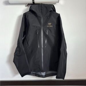 Arc'teryx Alpha Sv 24k gold Size L comes with authentic receipt and Bag